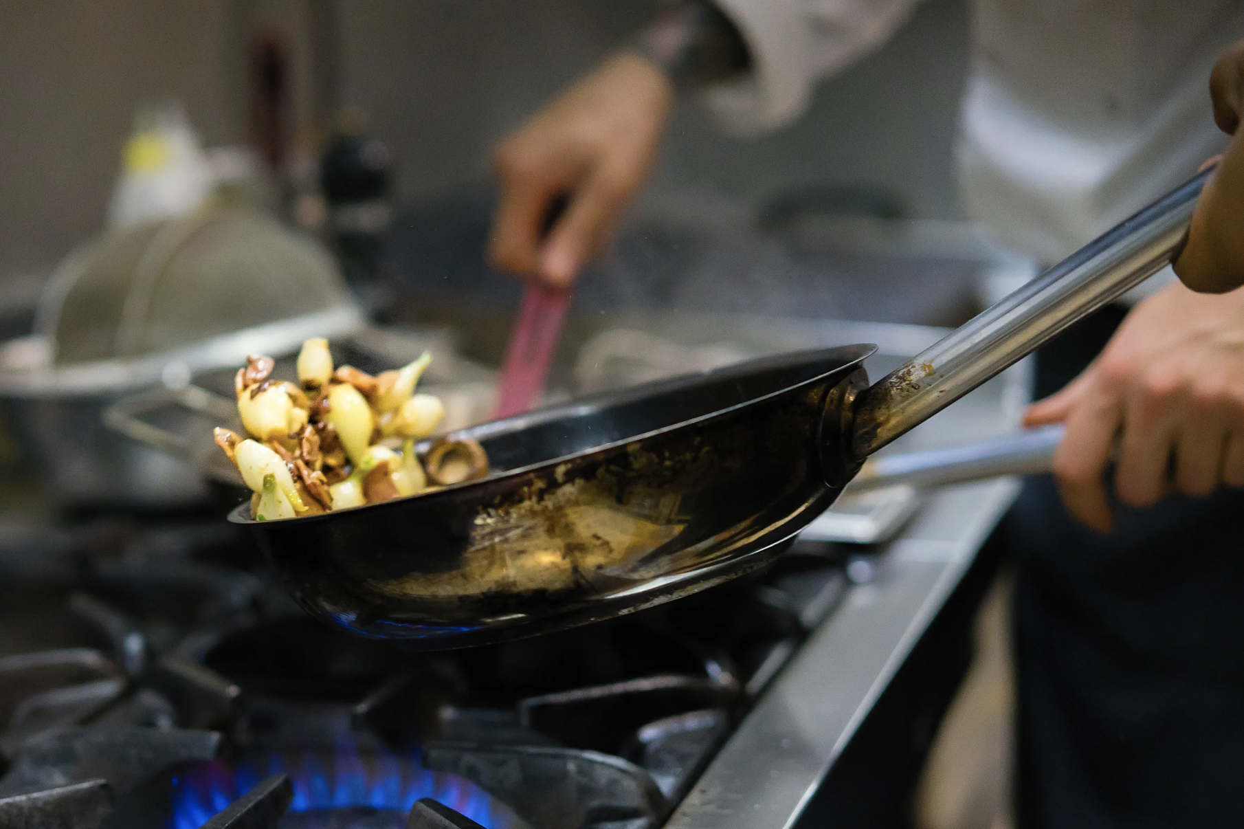 「味がワンランクUP！達人の隠し味テクニック３つ！」をイメージする画像